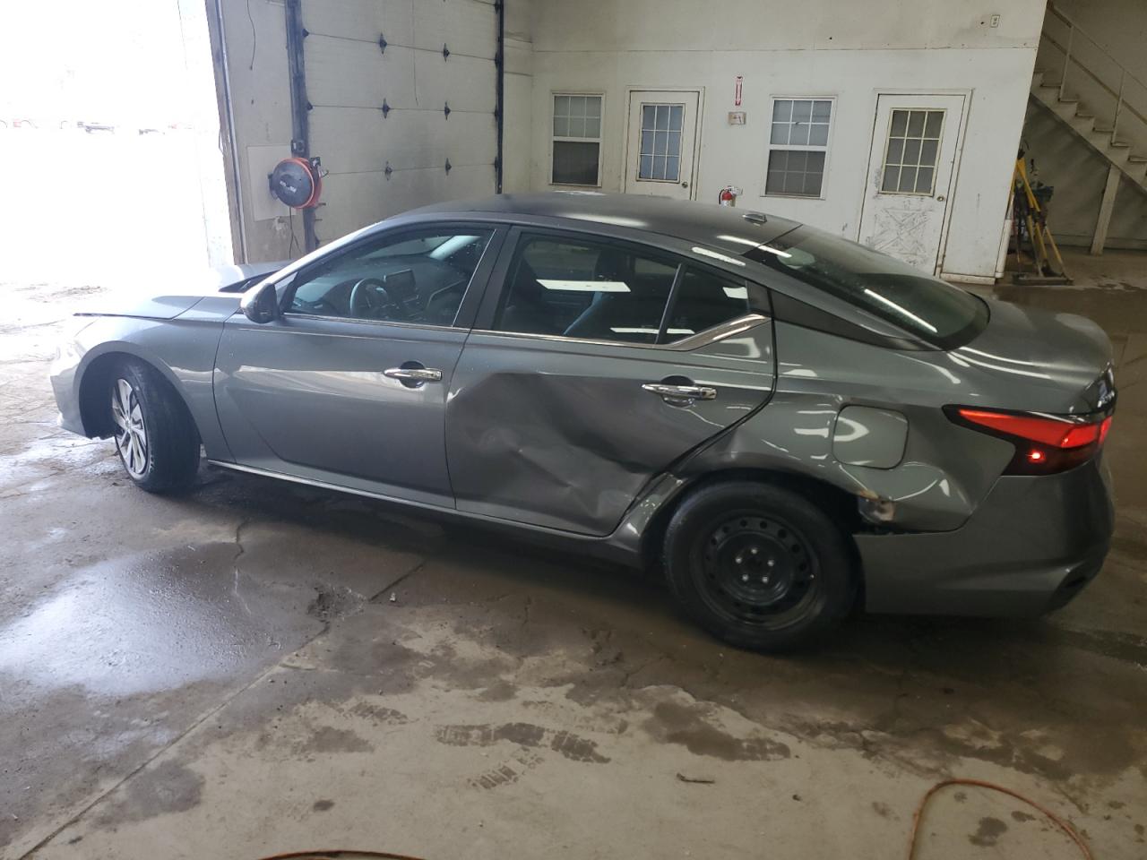 2020 Nissan Altima - Image 2