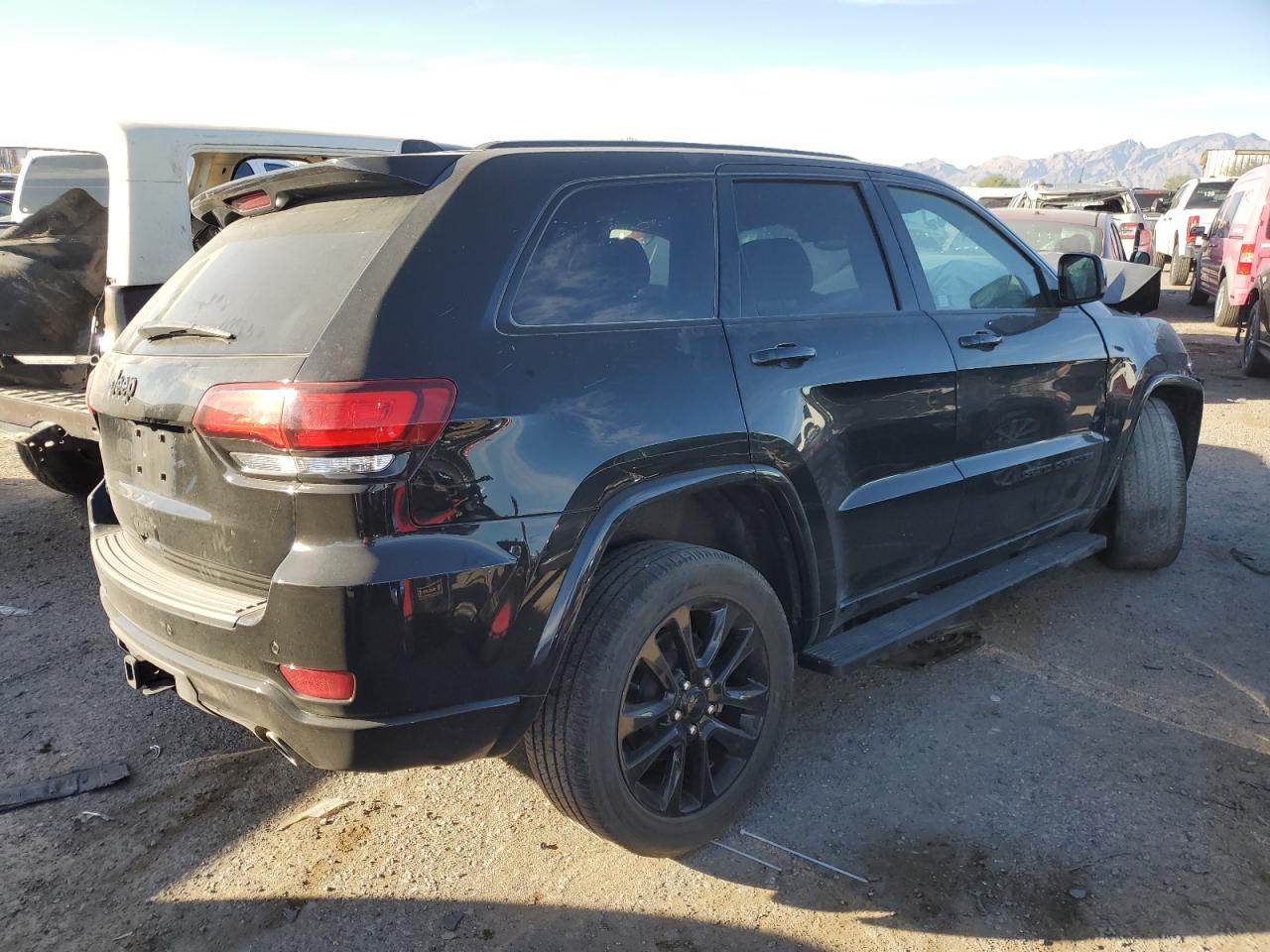 2020 Jeep Grand Cherokee - Image 3