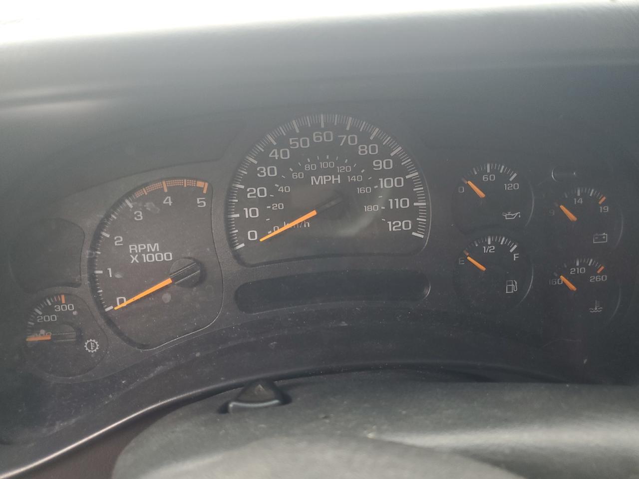 2004 Chevrolet Silverado - Image 9