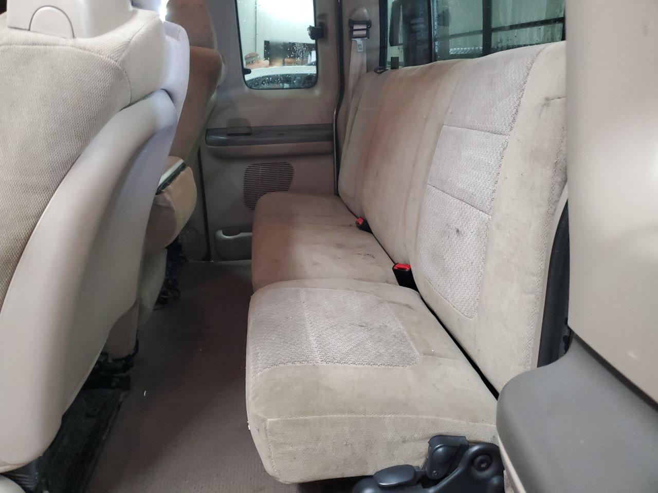 2003 Ford F250 - Image 10