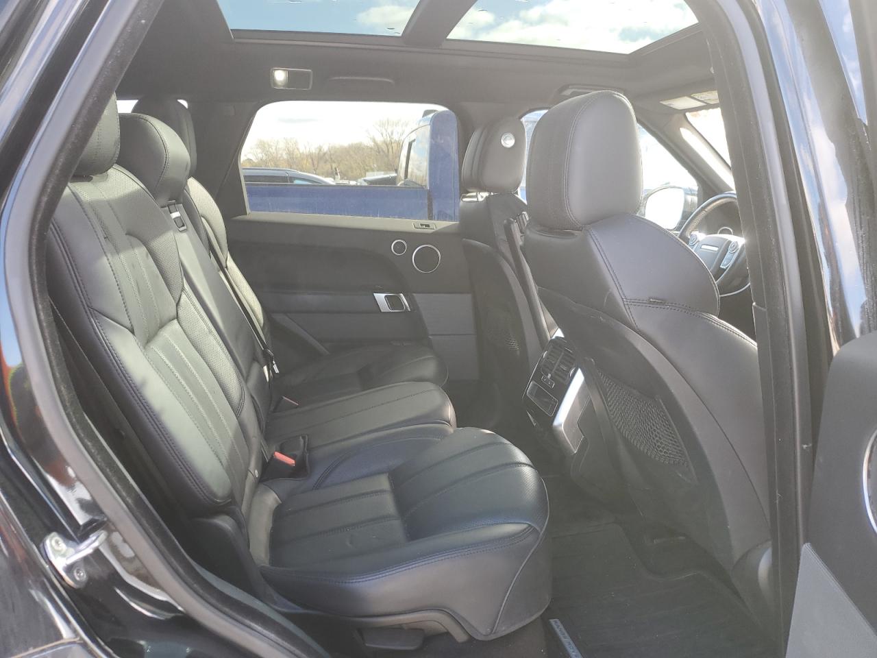 2017 Land Rover Range Rover - Image 11