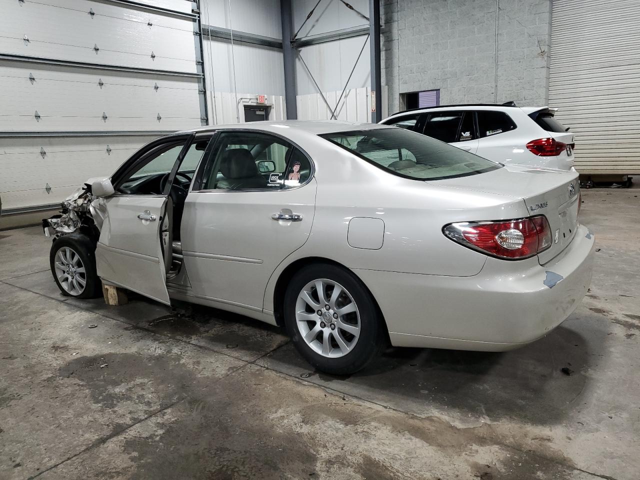 2003 Lexus ES - Image 2