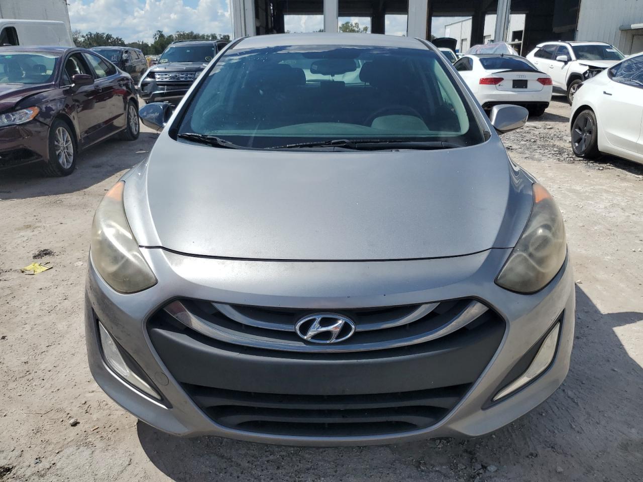 2013 Hyundai Elantra - Image 5