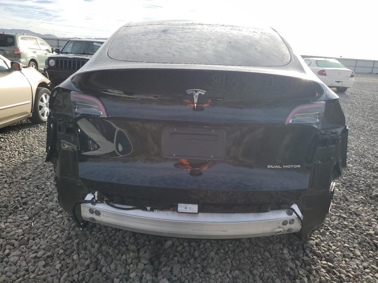 VIN 7SAYGDEE3NF535040 2022 TESLA MODEL Y no.6