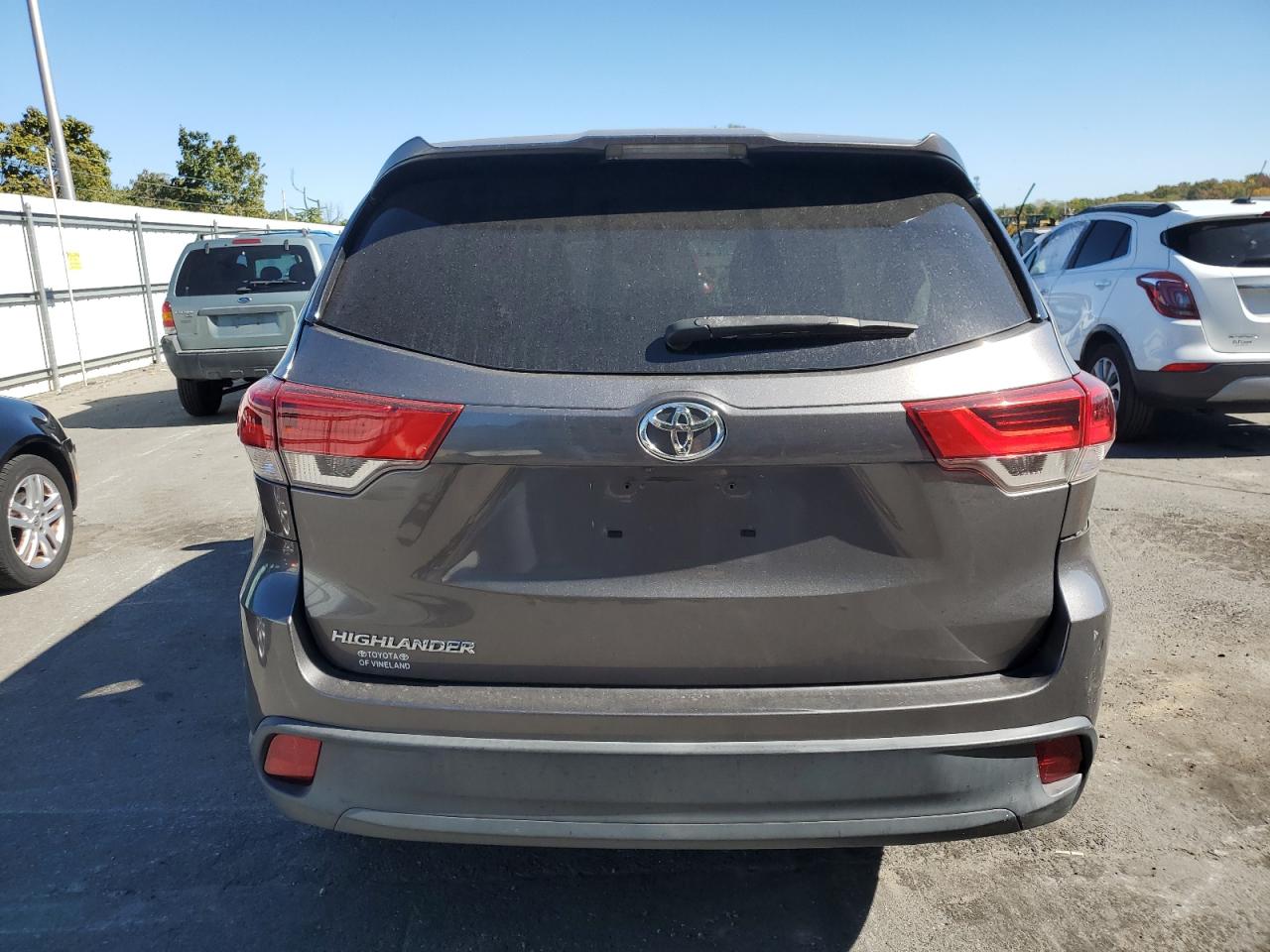 2017 Toyota Highlander Le VIN: 5TDZARFH8HS024240 Lot: 75659634