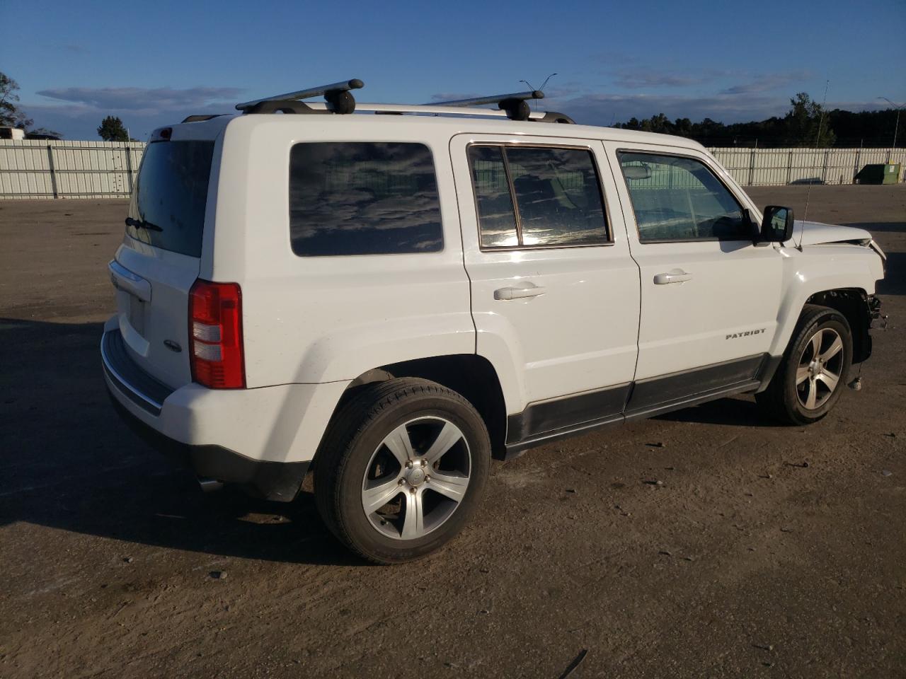 VIN 1C4NJRFBXHD135409 2017 JEEP PATRIOT no.3