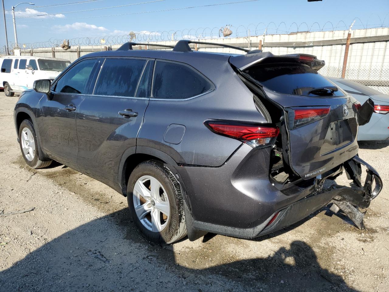 5TDZZRAH5NS142001 2022 TOYOTA HIGHLANDER - Image 2