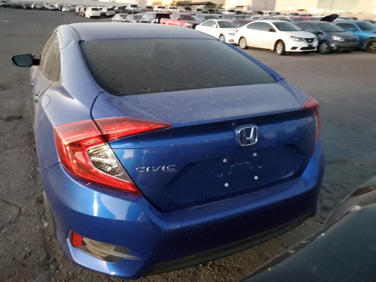 19XFC2F57JE012347 2018 Honda Civic Lx