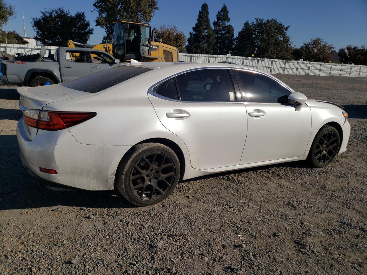2018 Lexus ES - Image 3
