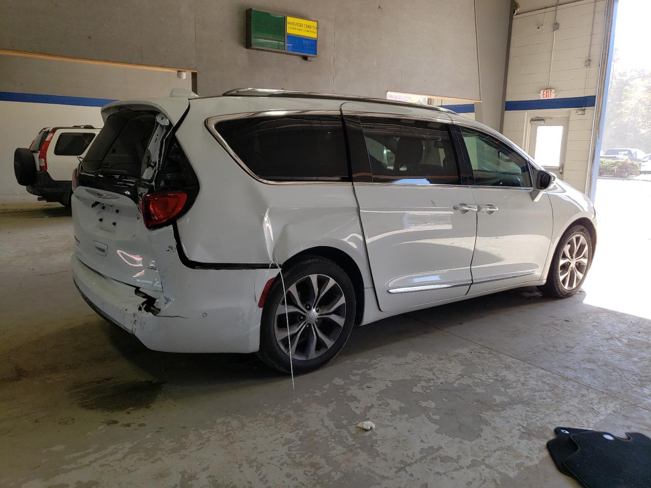 2020 Chrysler Pacifica - Image 3