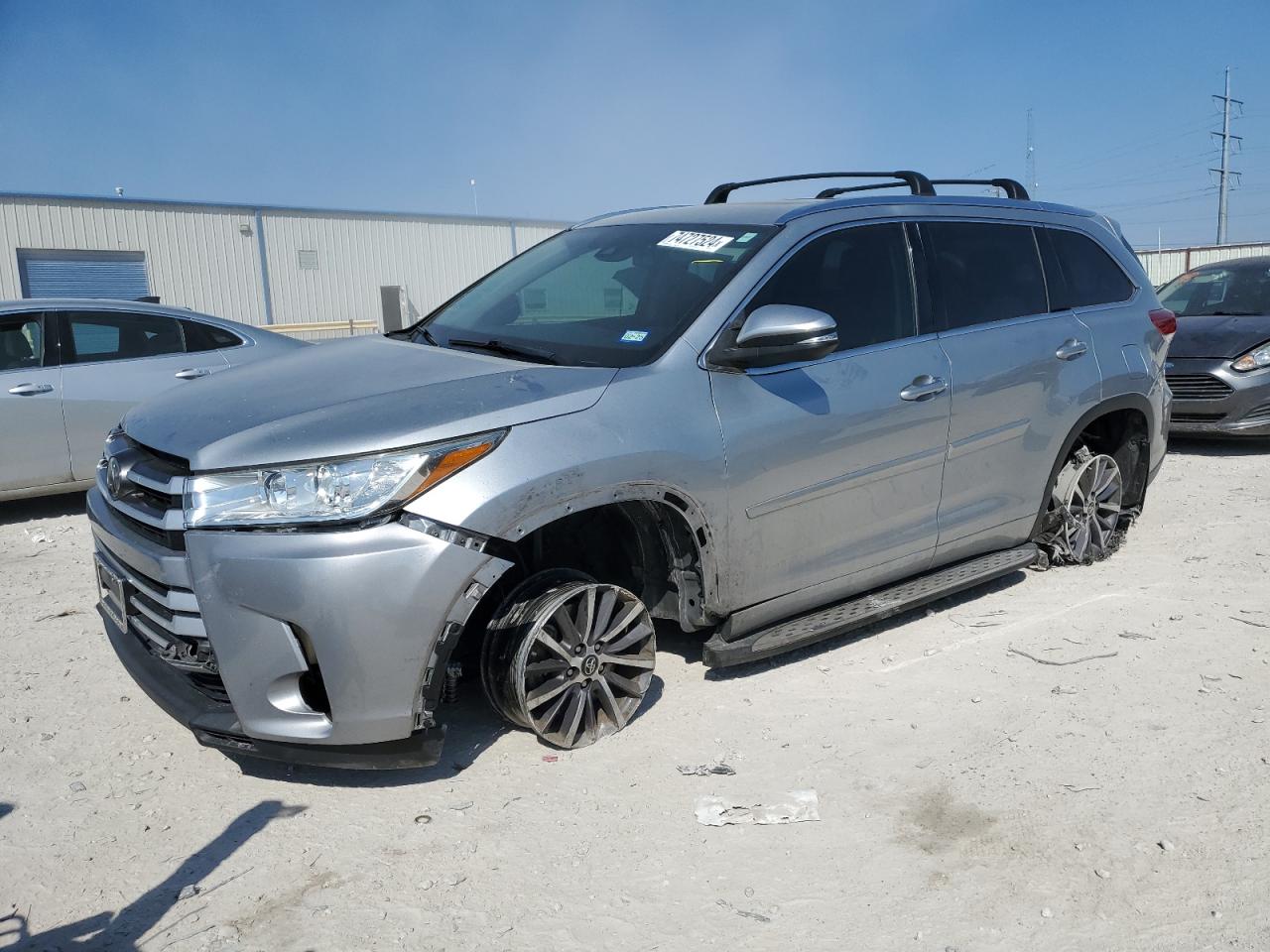 5TDKZRFH6HS193327 2017 TOYOTA HIGHLANDER - Image 1