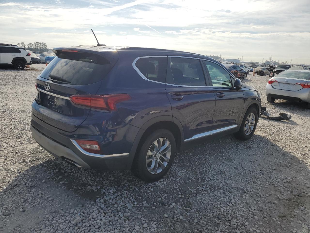 2019 Hyundai Santa Fe - Image 3