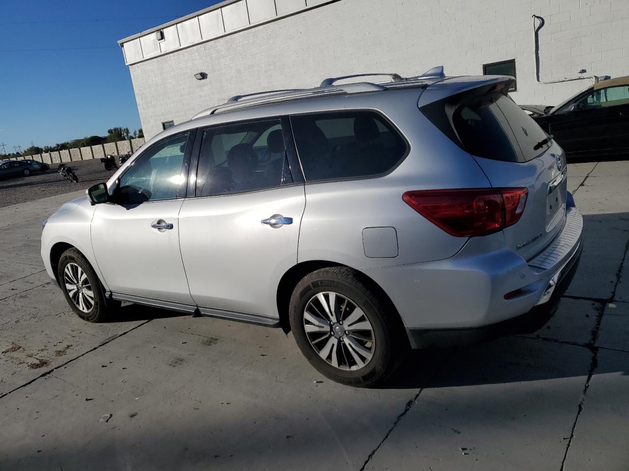 2020 Nissan Pathfinder - Image 2