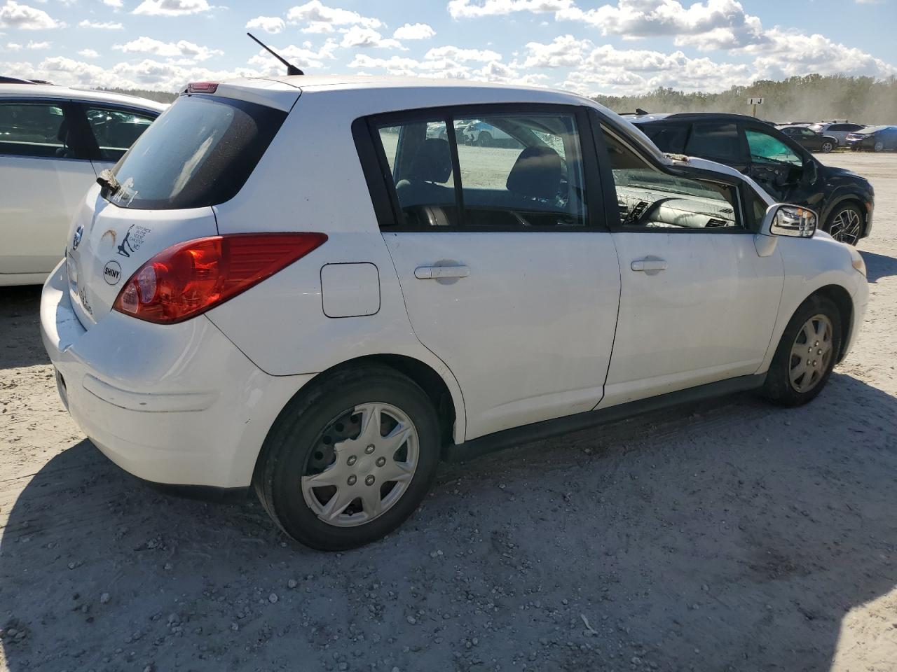2012 Nissan Versa - Image 3