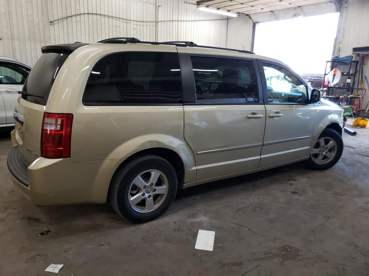 2010 Dodge Caravan - Image 3