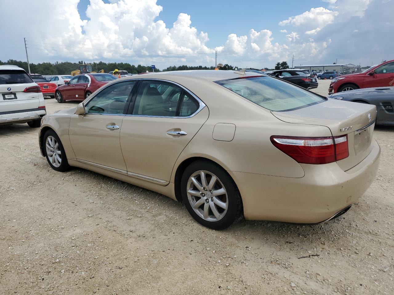 2007 Lexus LS - Image 2