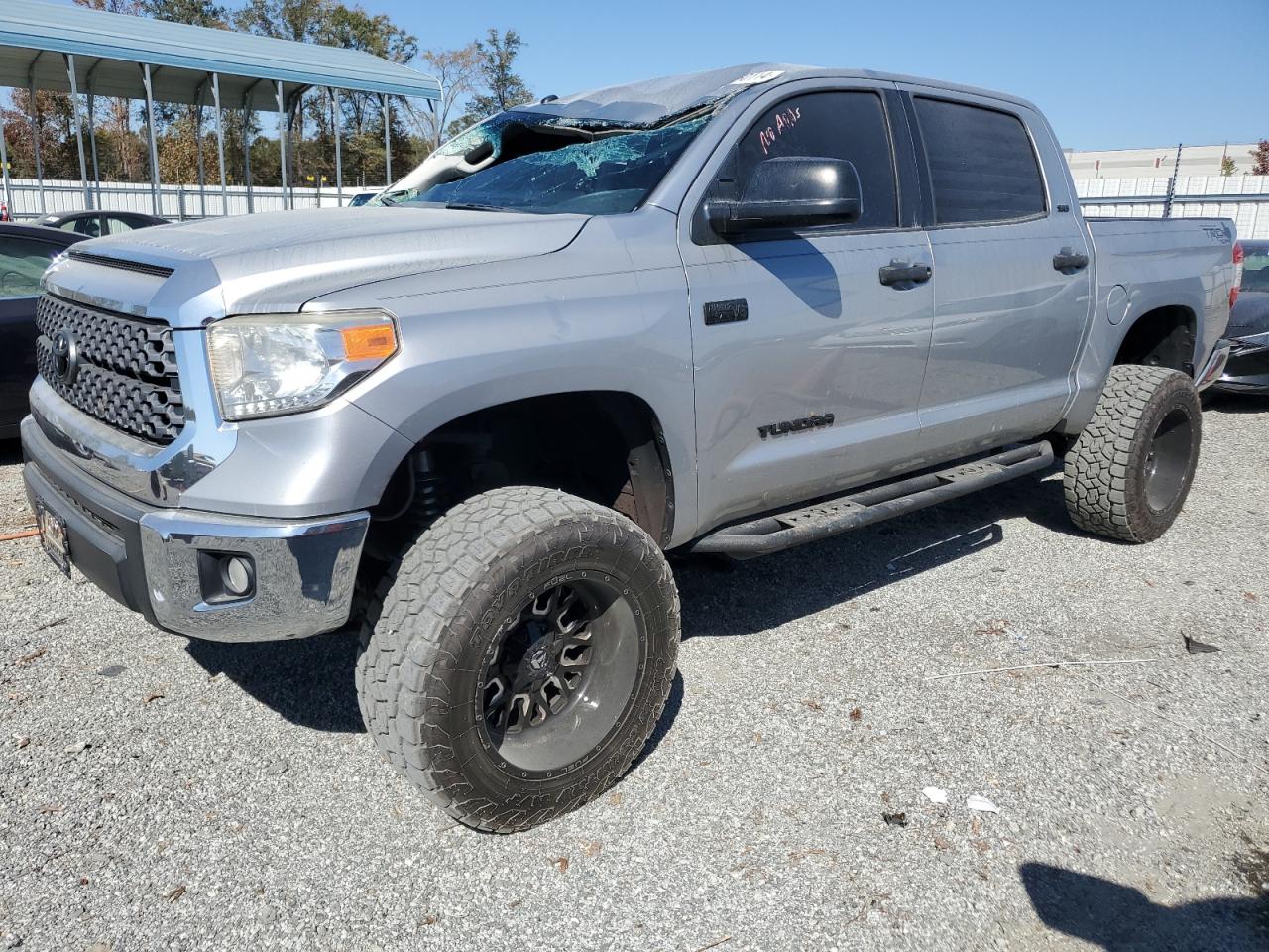 VIN 5TFDW5F1XHX677752 2017 TOYOTA TUNDRA no.1