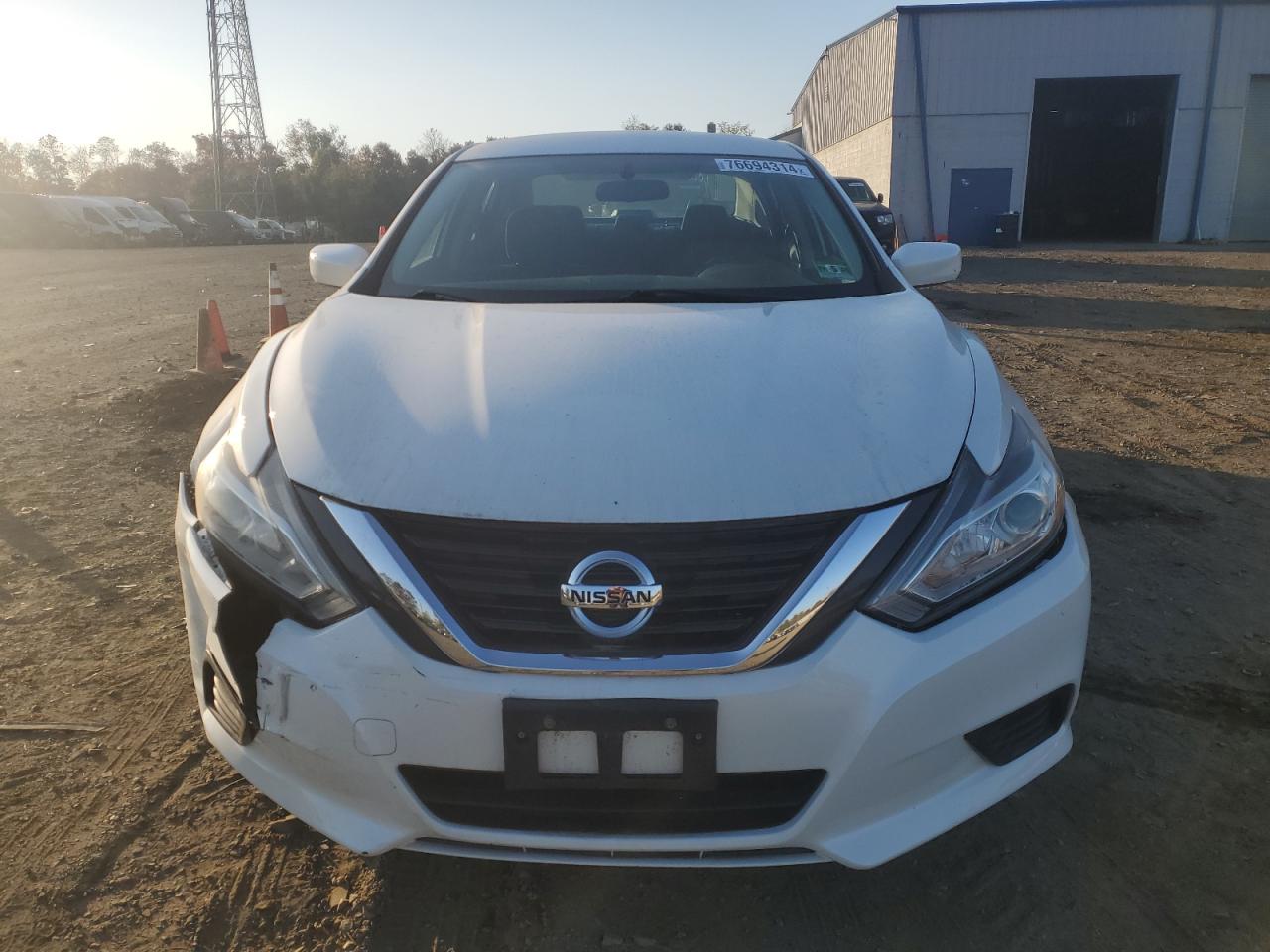 2016 Nissan Altima - Image 5