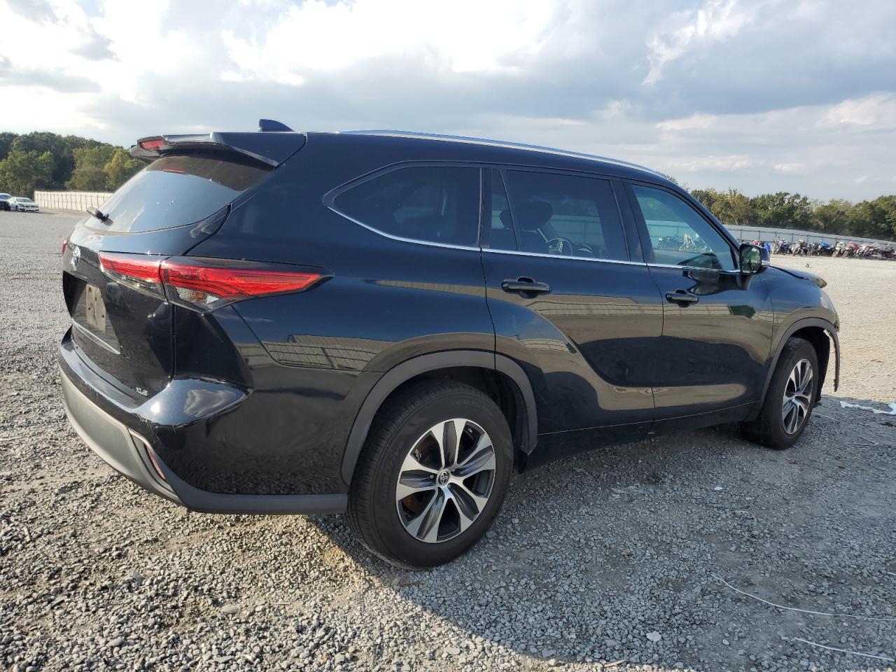 2021 Toyota Highlander - Image 3