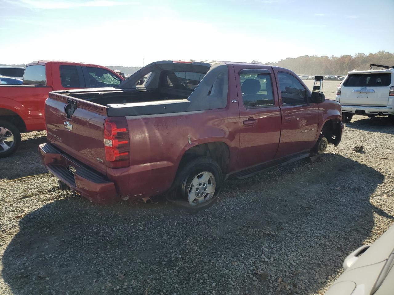 2007 Chevrolet Avalanche - Image 3