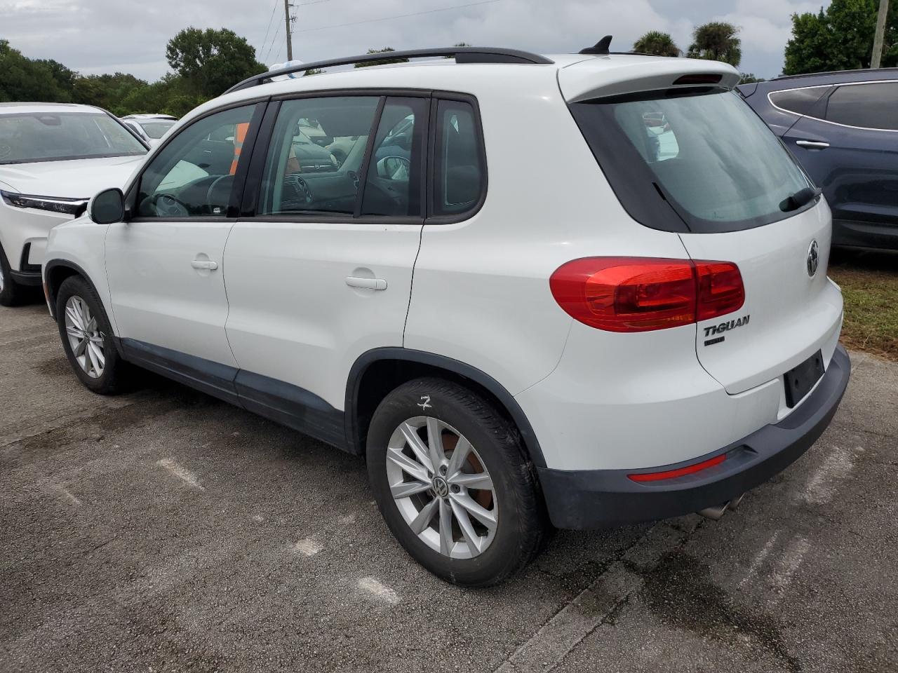 WVGBV7AX6HK050783 2017 VOLKSWAGEN TIGUAN - Image 2