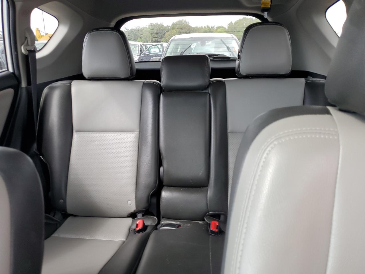 2T3WFREV7FW139046 2015 Toyota Rav4 Xle