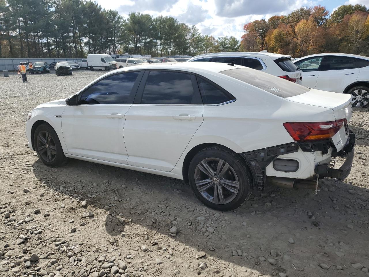 2019 Volkswagen Jetta - Image 2