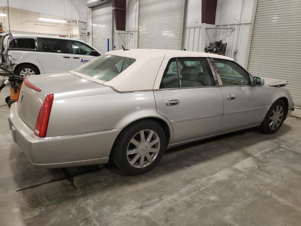 2007 Cadillac DTS - Image 3