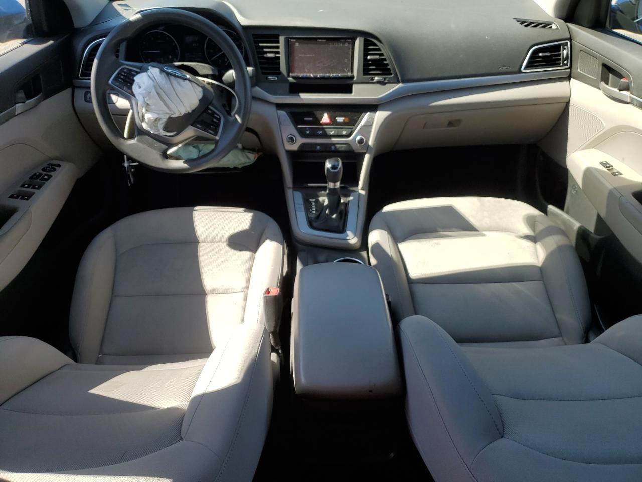 2017 Hyundai Elantra - Image 8
