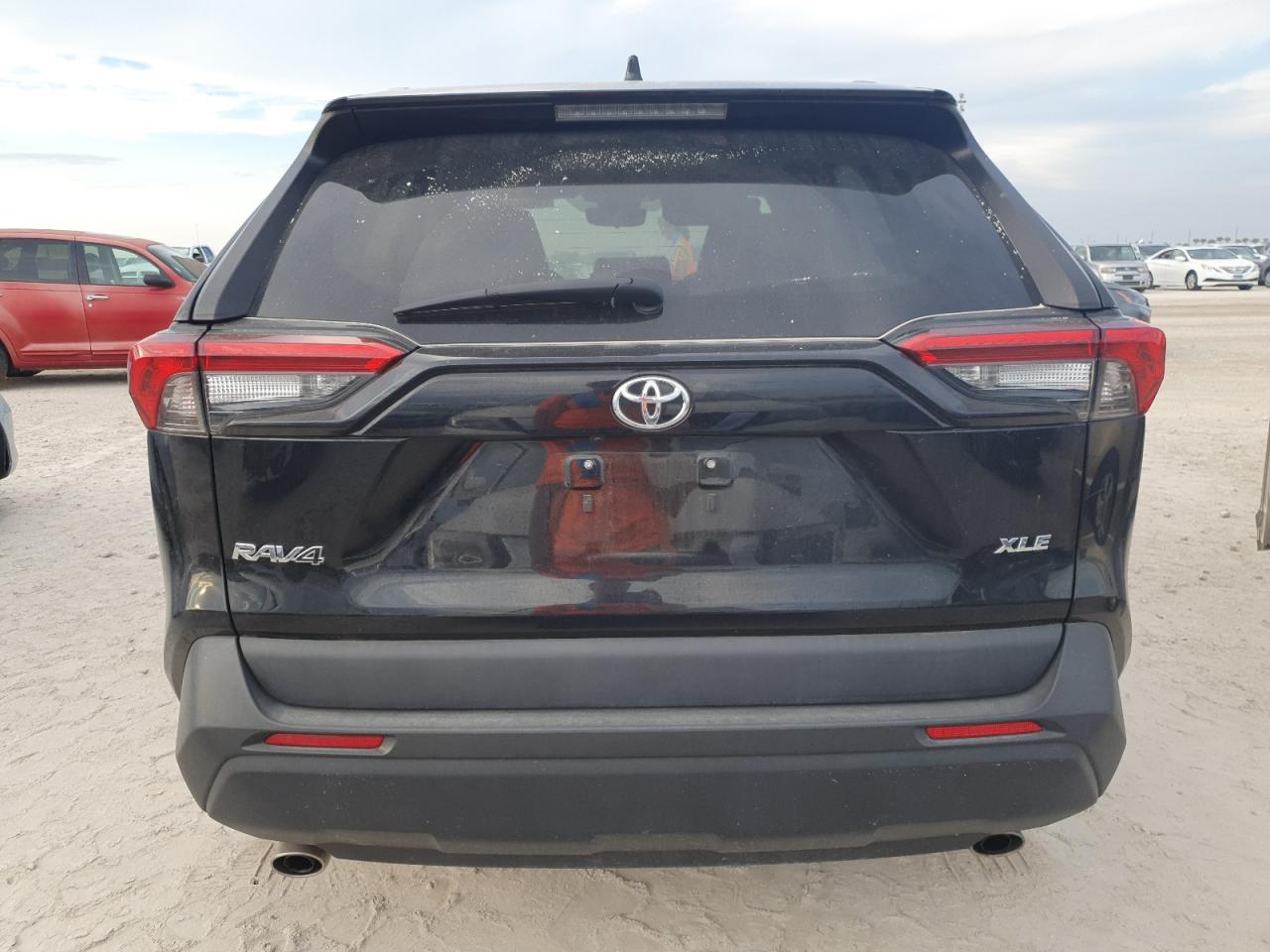 2021 Toyota Rav4 Xle Premium VIN: 2T3C1RFV7MC172692 Lot: 76201994