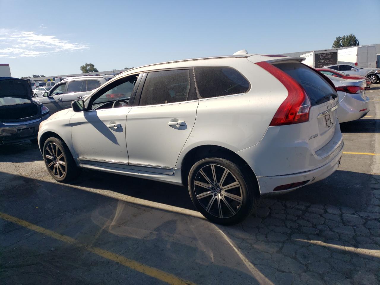 YV4902RC3F2612431 2015 VOLVO XC60 - Image 2