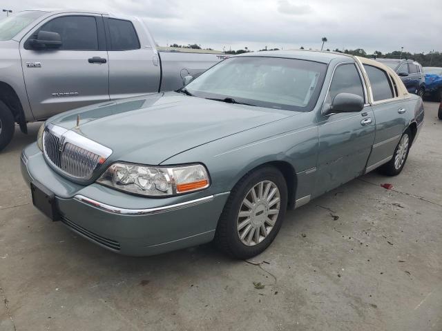 2005 Lincoln Town Car Signature