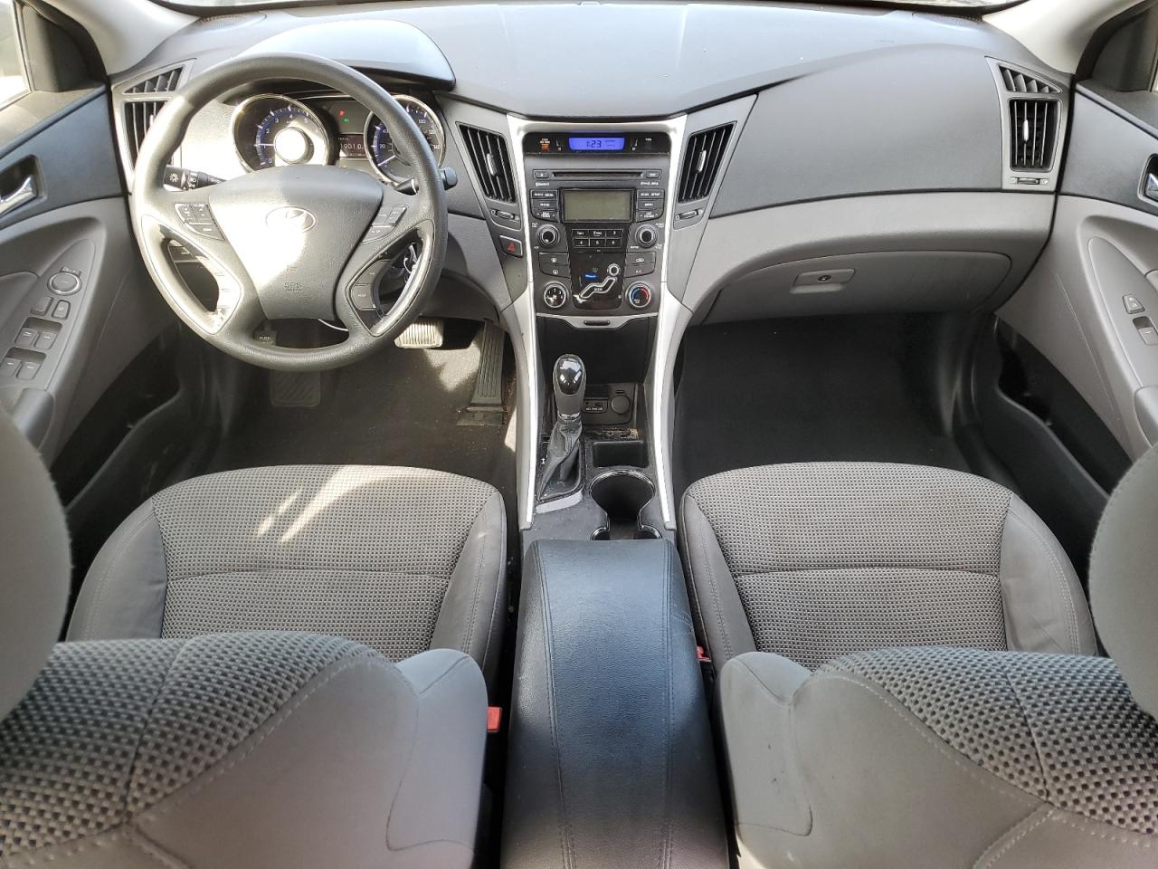 2012 Hyundai Sonata - Image 8