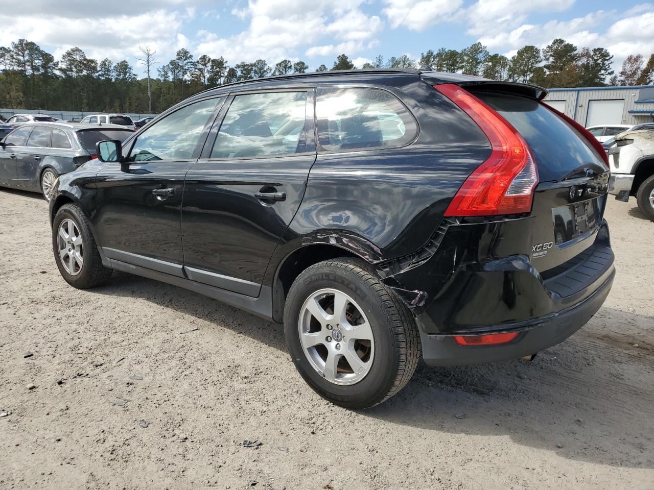 2018 Volvo XC60 - Image 2