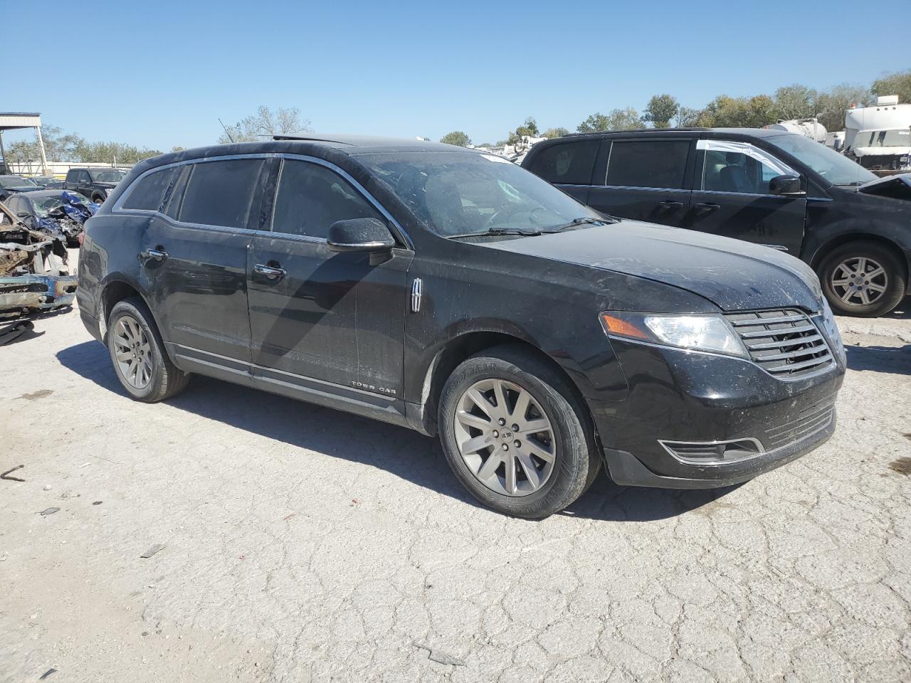 2017 Lincoln MKT - Image 4
