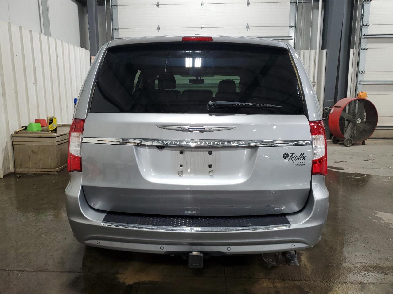 2014 Chrysler Town & Country - Image 6