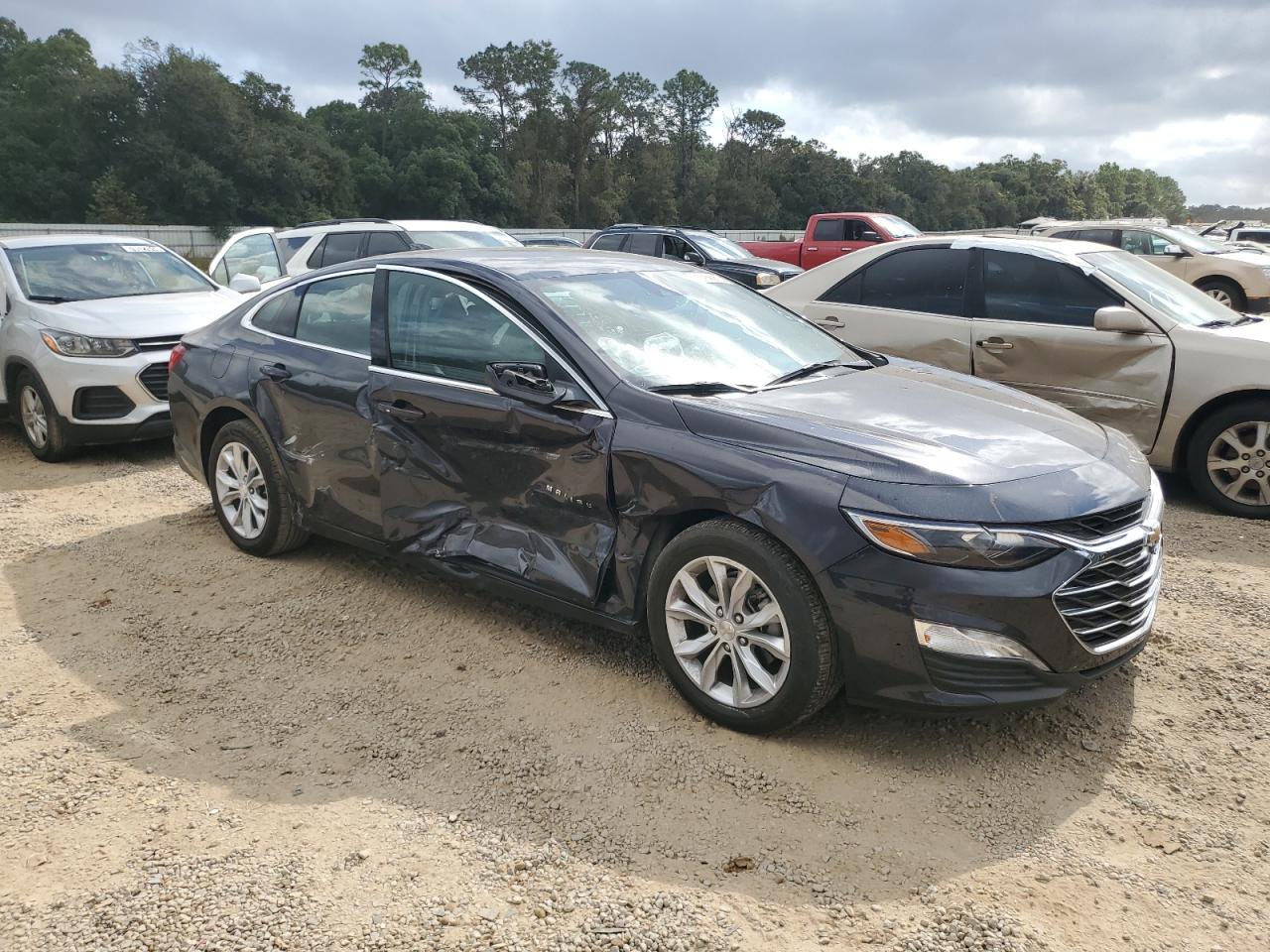 2023 Chevrolet Malibu - Image 4