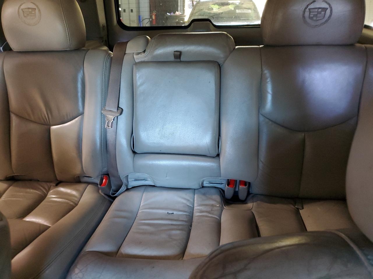 2002 Cadillac Escalade Luxury VIN: 1GYEK63N92R128207 Lot: 76747064