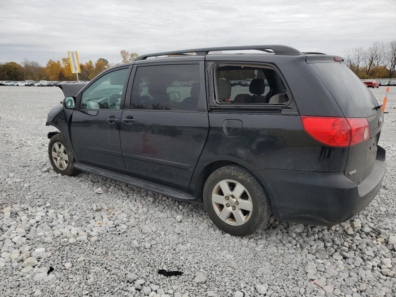2008 Toyota Sienna - Image 2