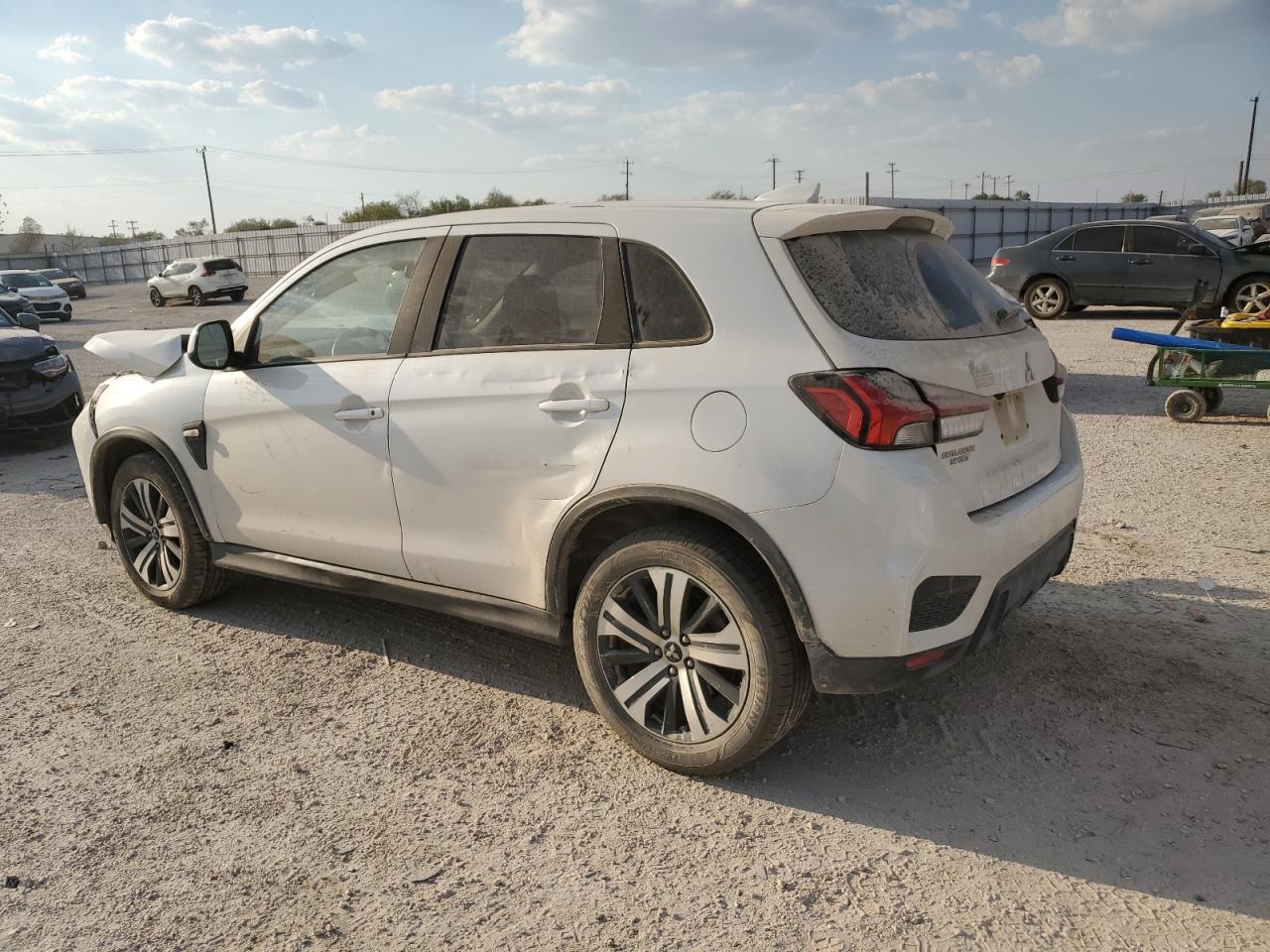 2021 Mitsubishi Outlander - Image 2