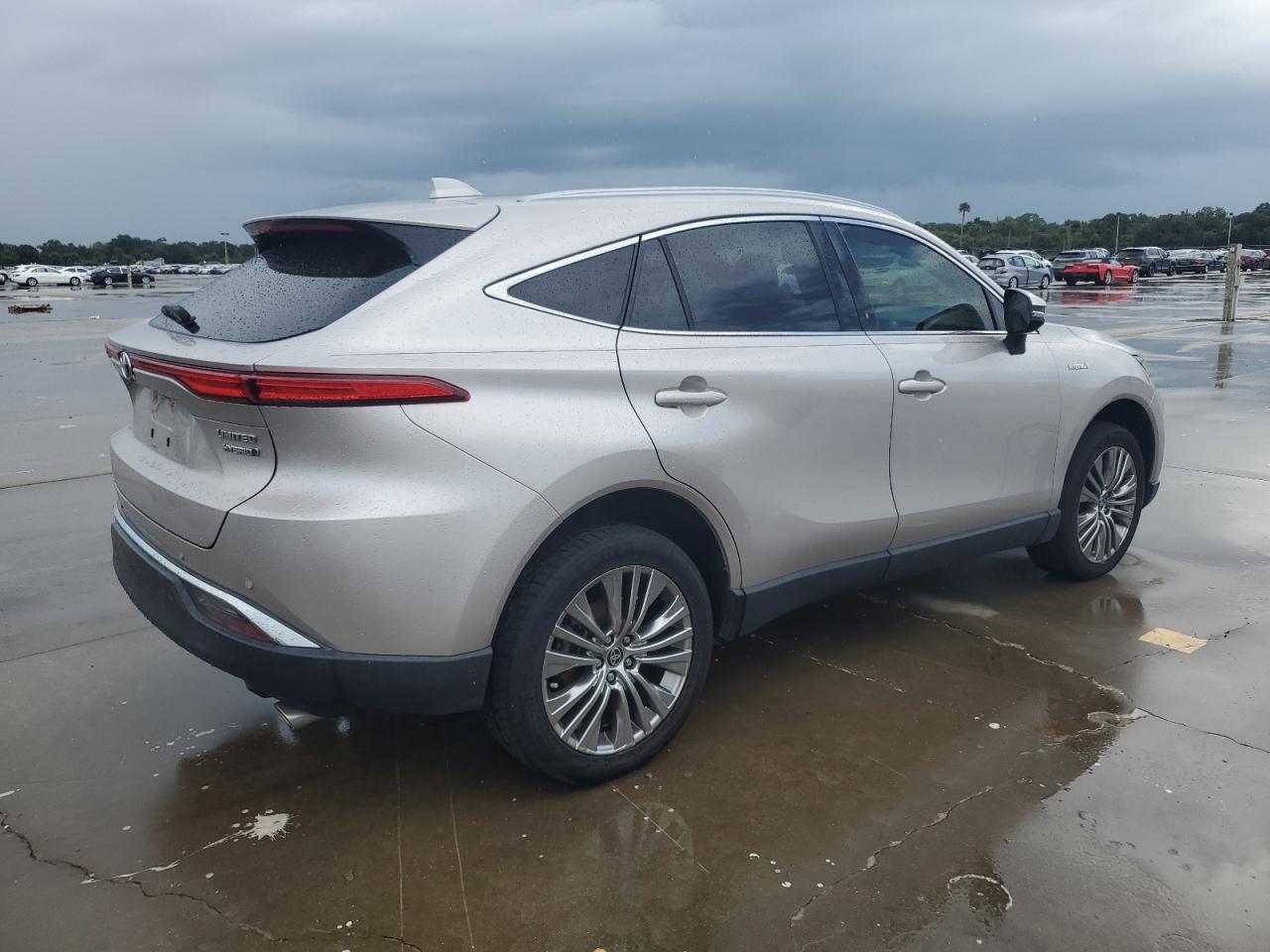 2021 Toyota Venza - Image 3