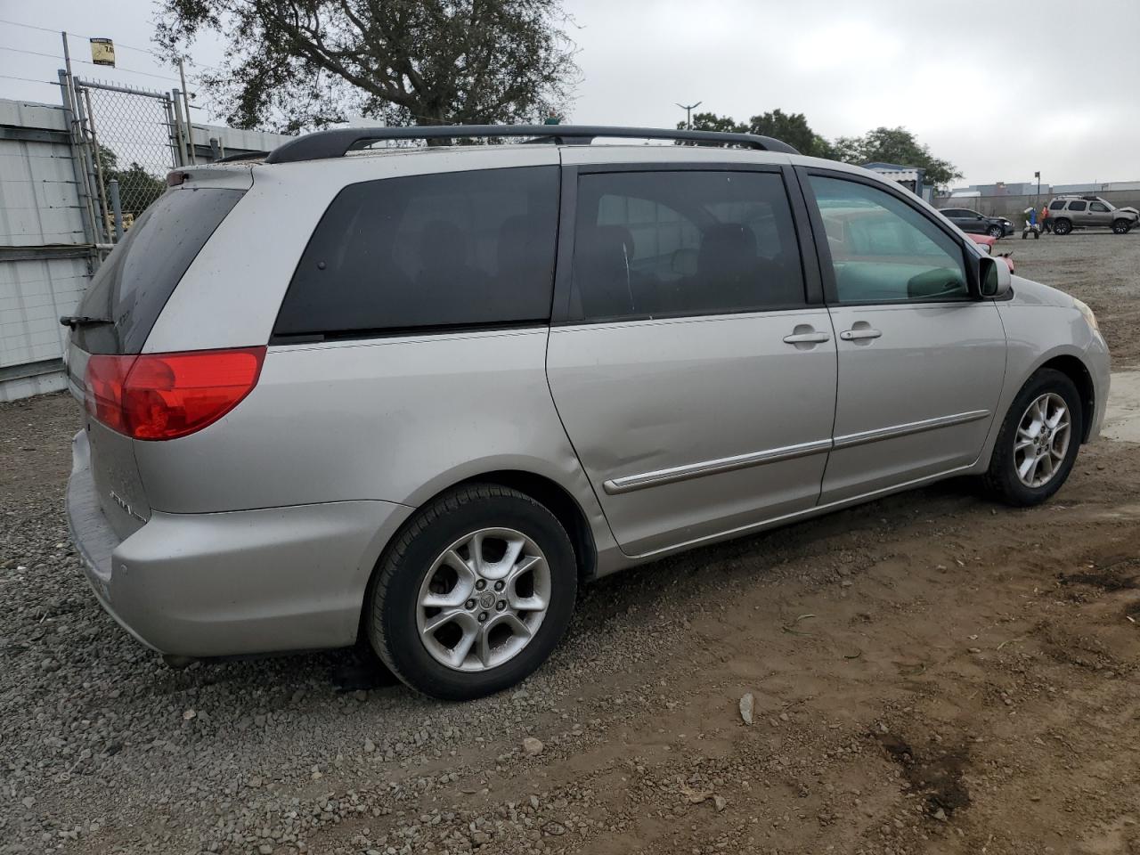2006 Toyota Sienna - Image 3