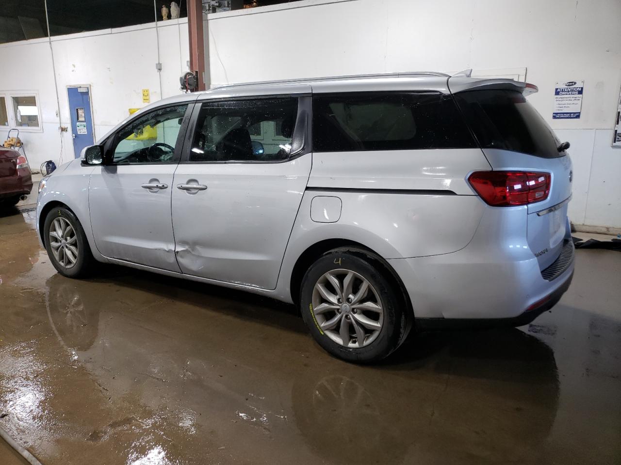 2021 Kia Sedona - Image 2