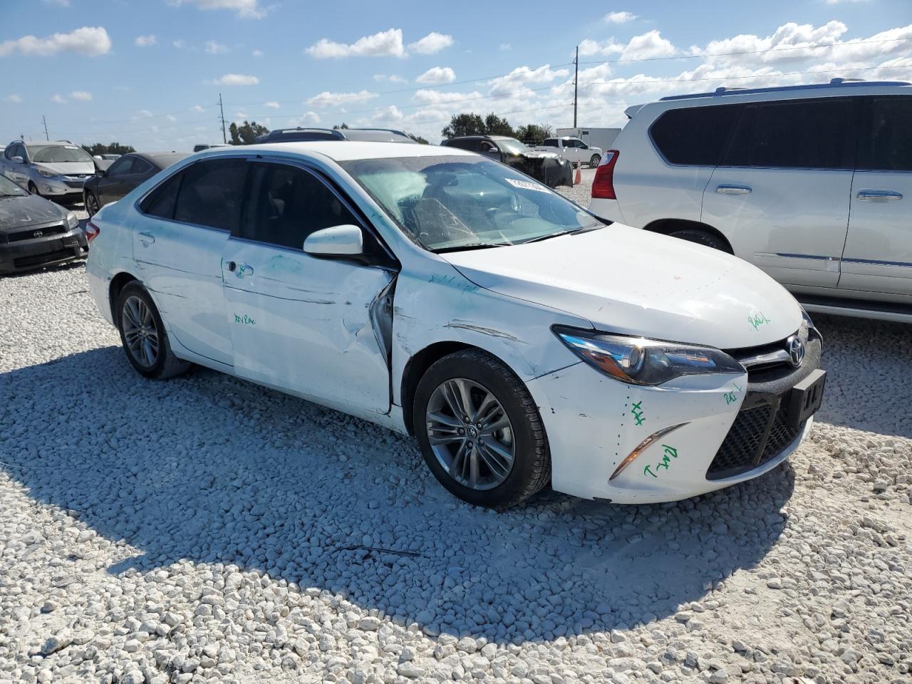 VIN 4T1BF1FK9GU126183 2016 TOYOTA CAMRY no.4