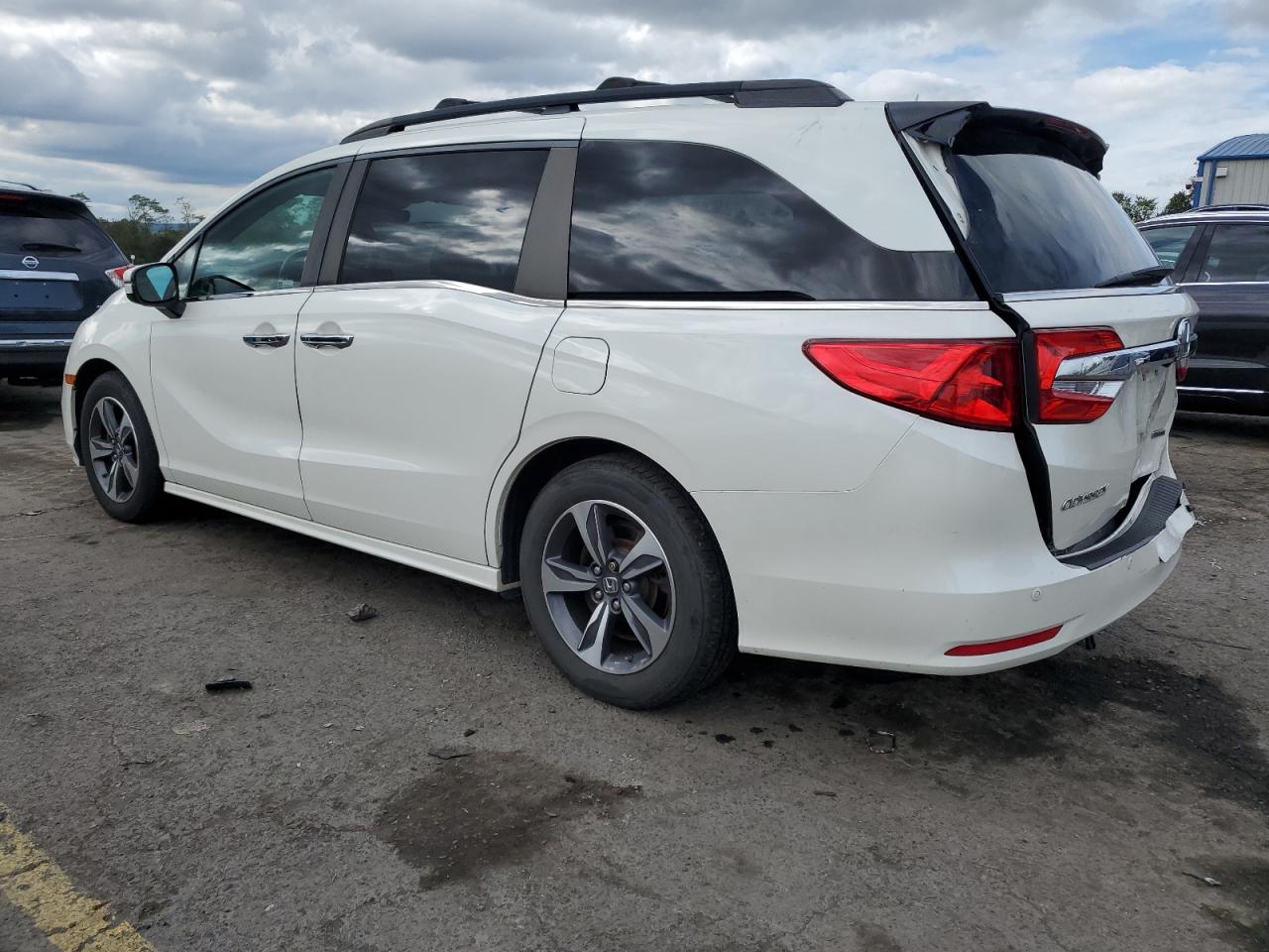 5FNRL6H87JB057536 2018 Honda Odyssey Touring