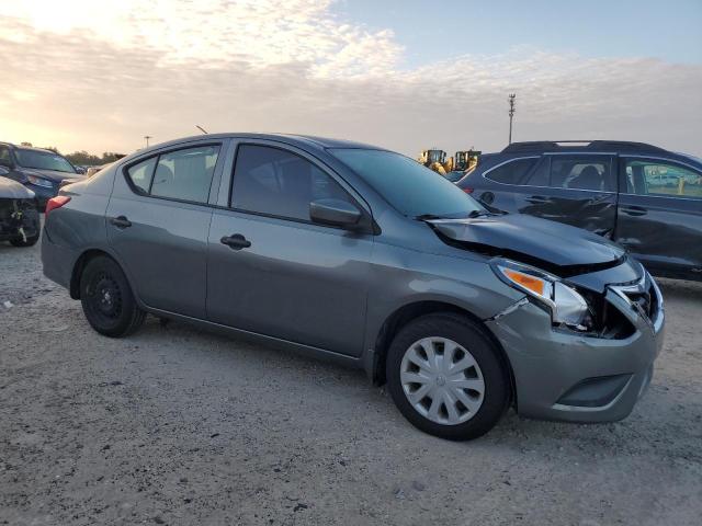  NISSAN VERSA 2018 Szary