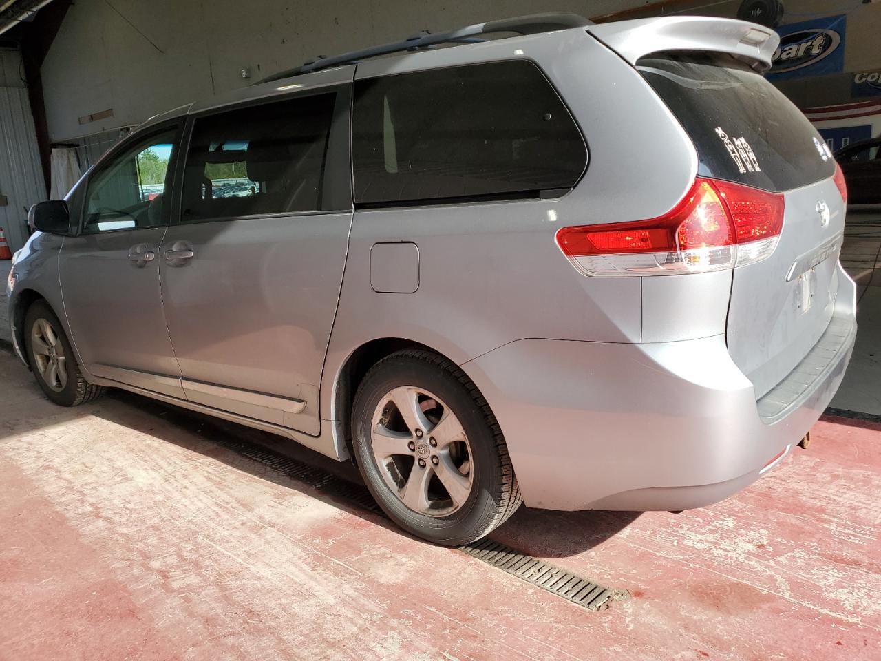 2011 Toyota Sienna - Image 2
