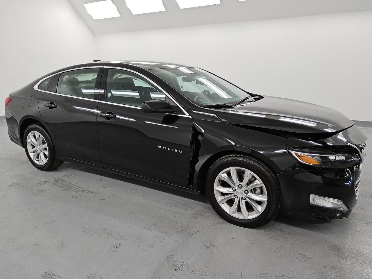 2023 Chevrolet Malibu - Image 4