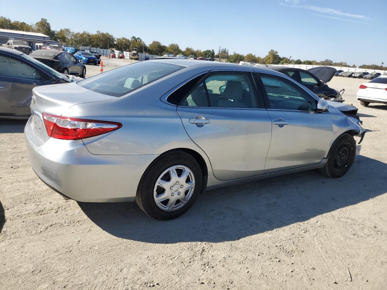 VIN 4T4BF1FK1GR578182 2016 TOYOTA CAMRY no.3