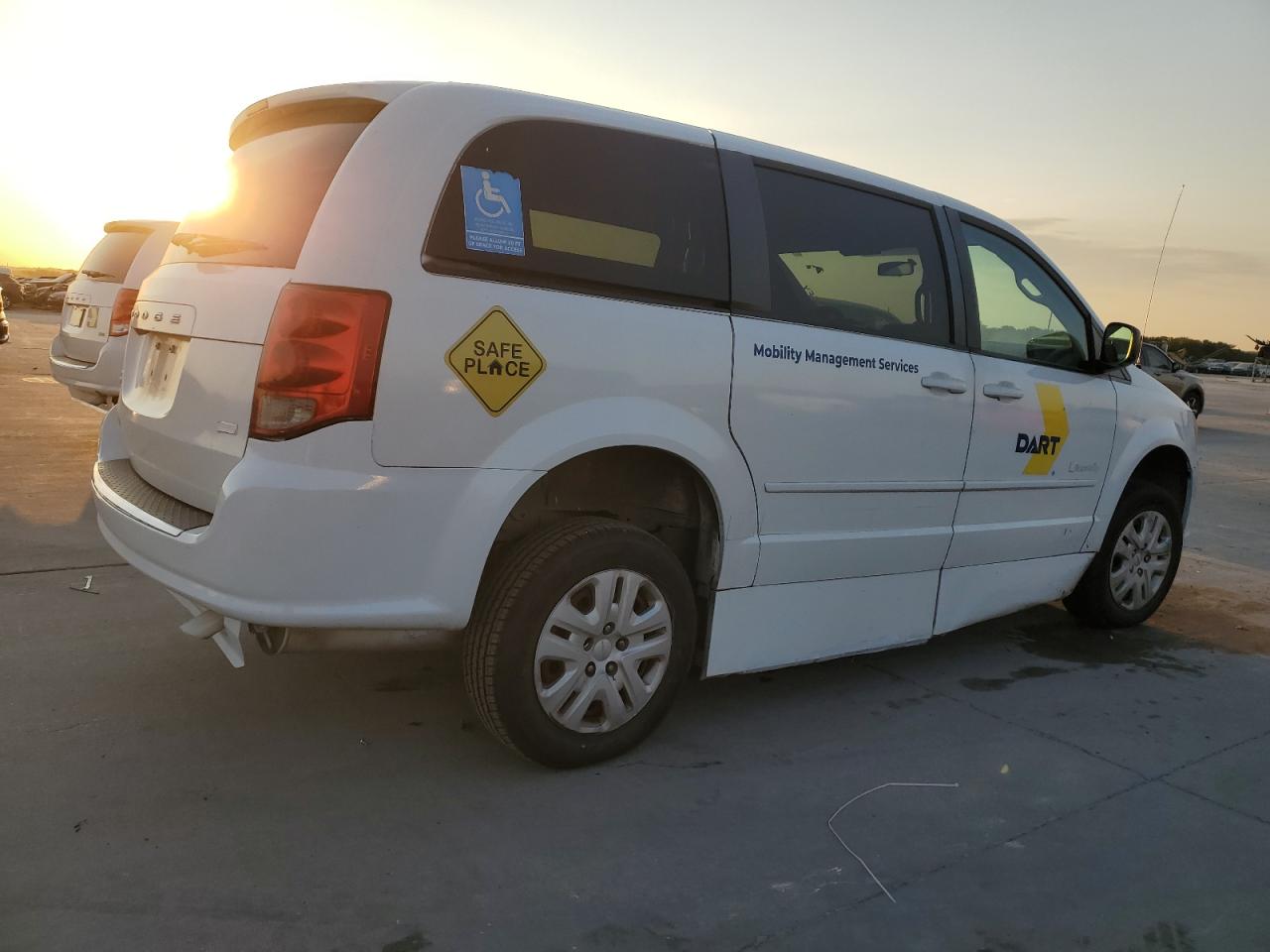 2017 Dodge Caravan - Image 3